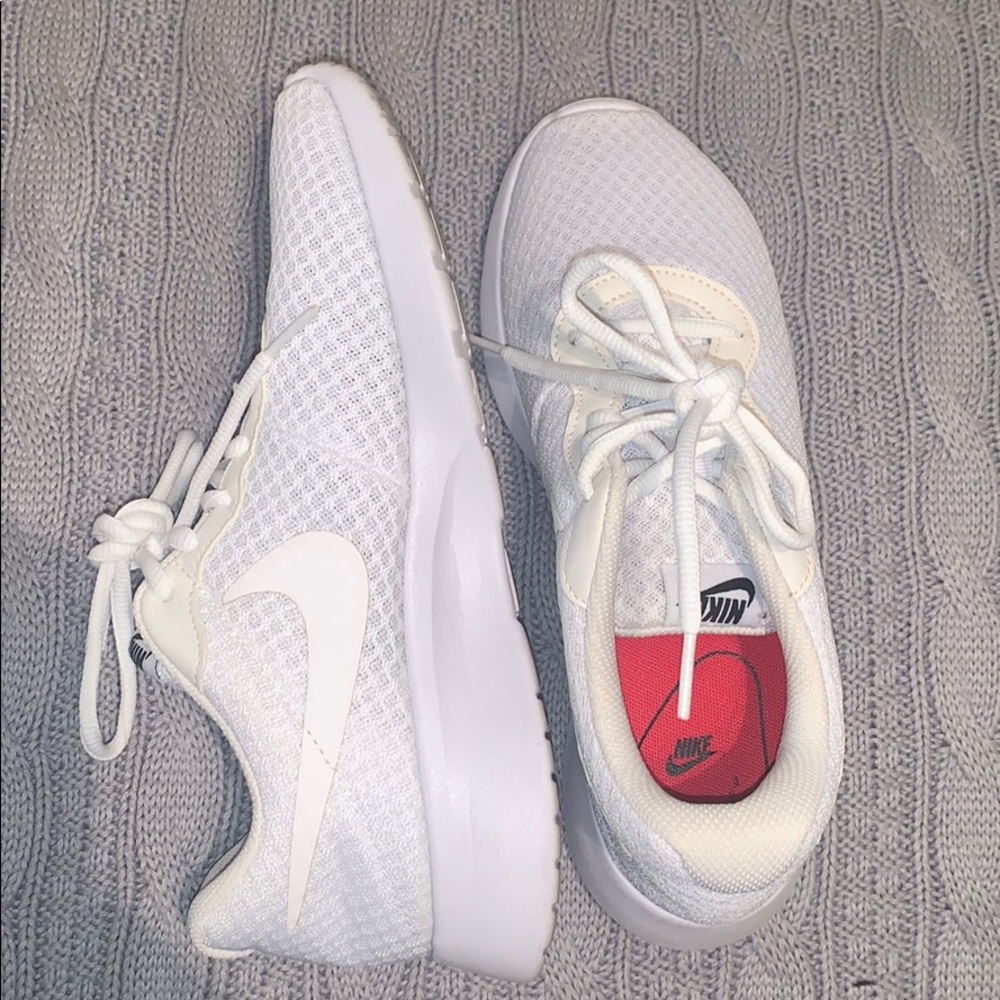 Nike tennis shoes/sneakers